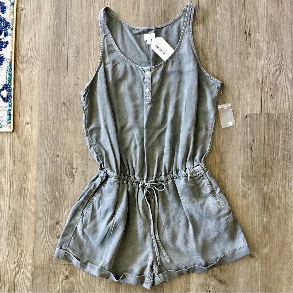 NWT Sneak Peek Charcoal Romper - Medium
